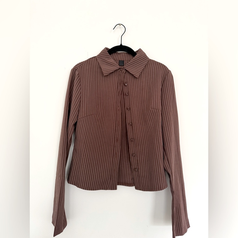 Brown striped Button down top!